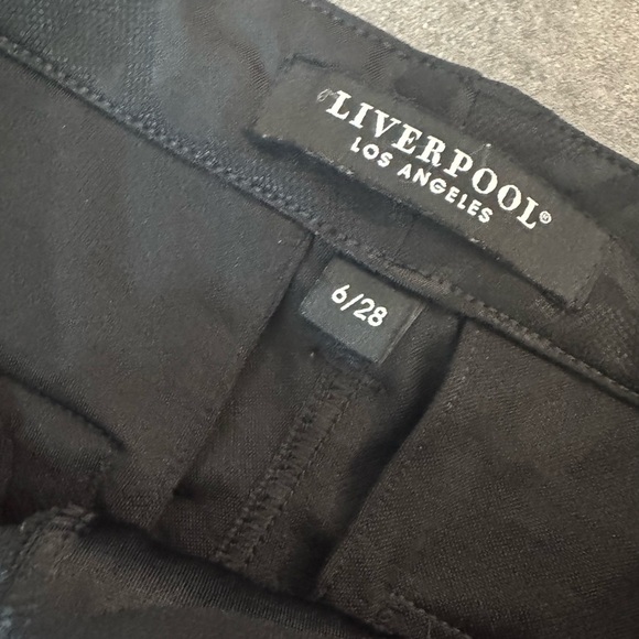 NWT Liverpool Crop Utility Pant with Zip, Black Camo - Picture 7 of 8